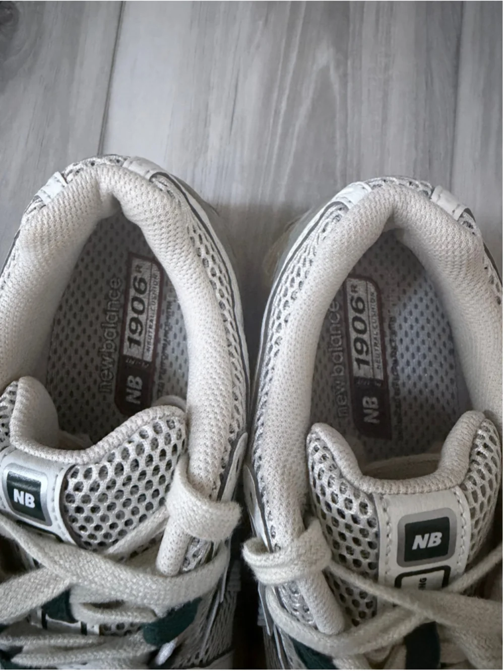 New Balance 1906R M1906RQ White Green Men 8 Women 9.5 Y2K Sneakers